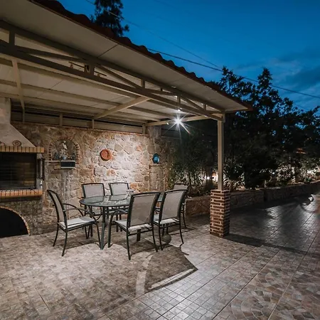 Hb Modern Apartment Tolo