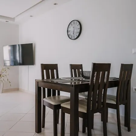 Hb Modern Apartment Tolo