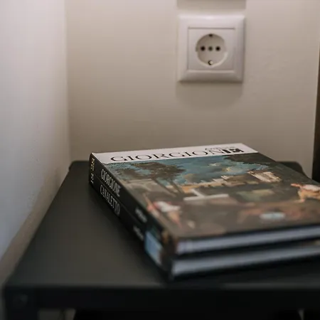 Hb Modern * トロン